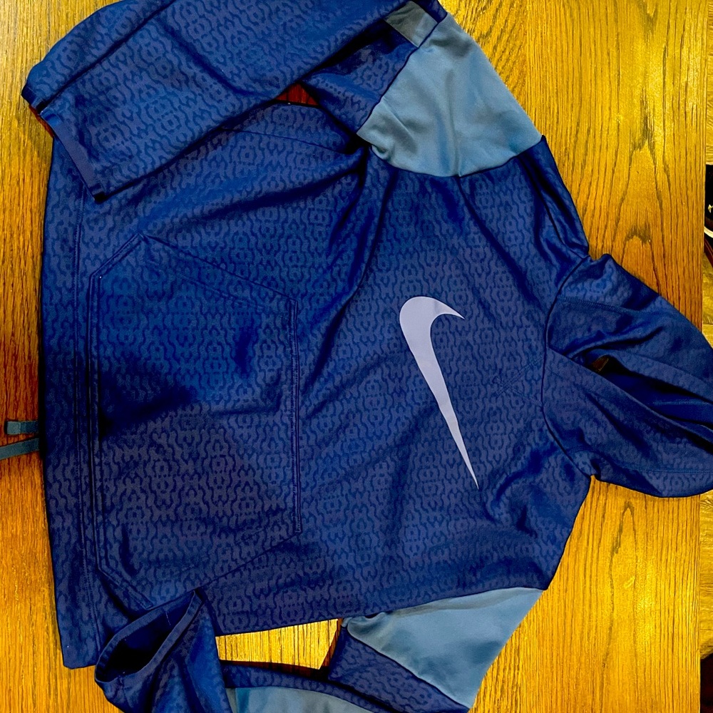 Girl’s size XL cropped Nike hoodie